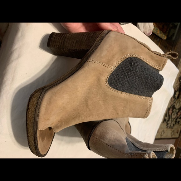 SOLD. 37 BRUNELLO CUCINELLI Italian $1250 bootie heel - Picture 11 of 13